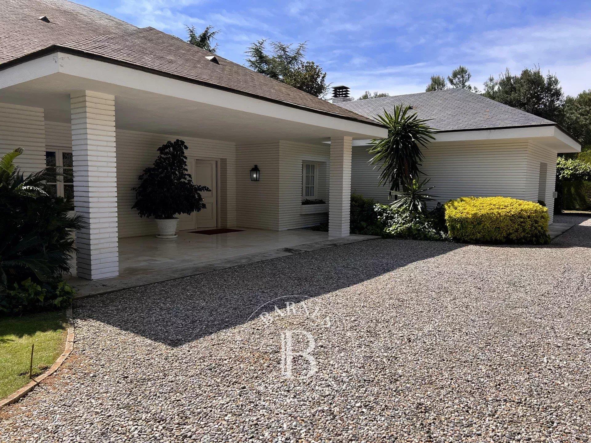 Villa with sea views for sale in Sant Andreu de Llavaneres.