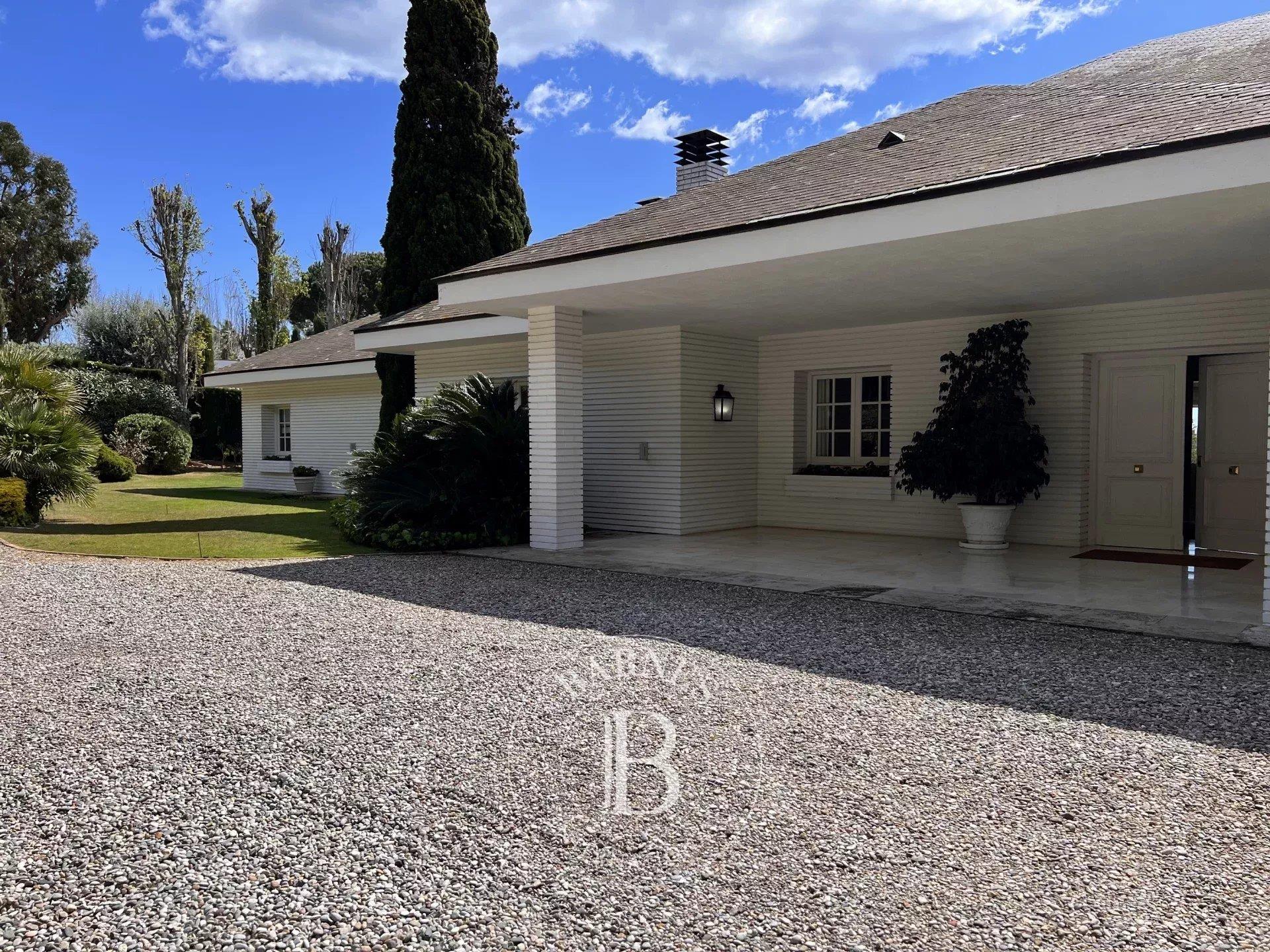 Villa with sea views for sale in Sant Andreu de Llavaneres.