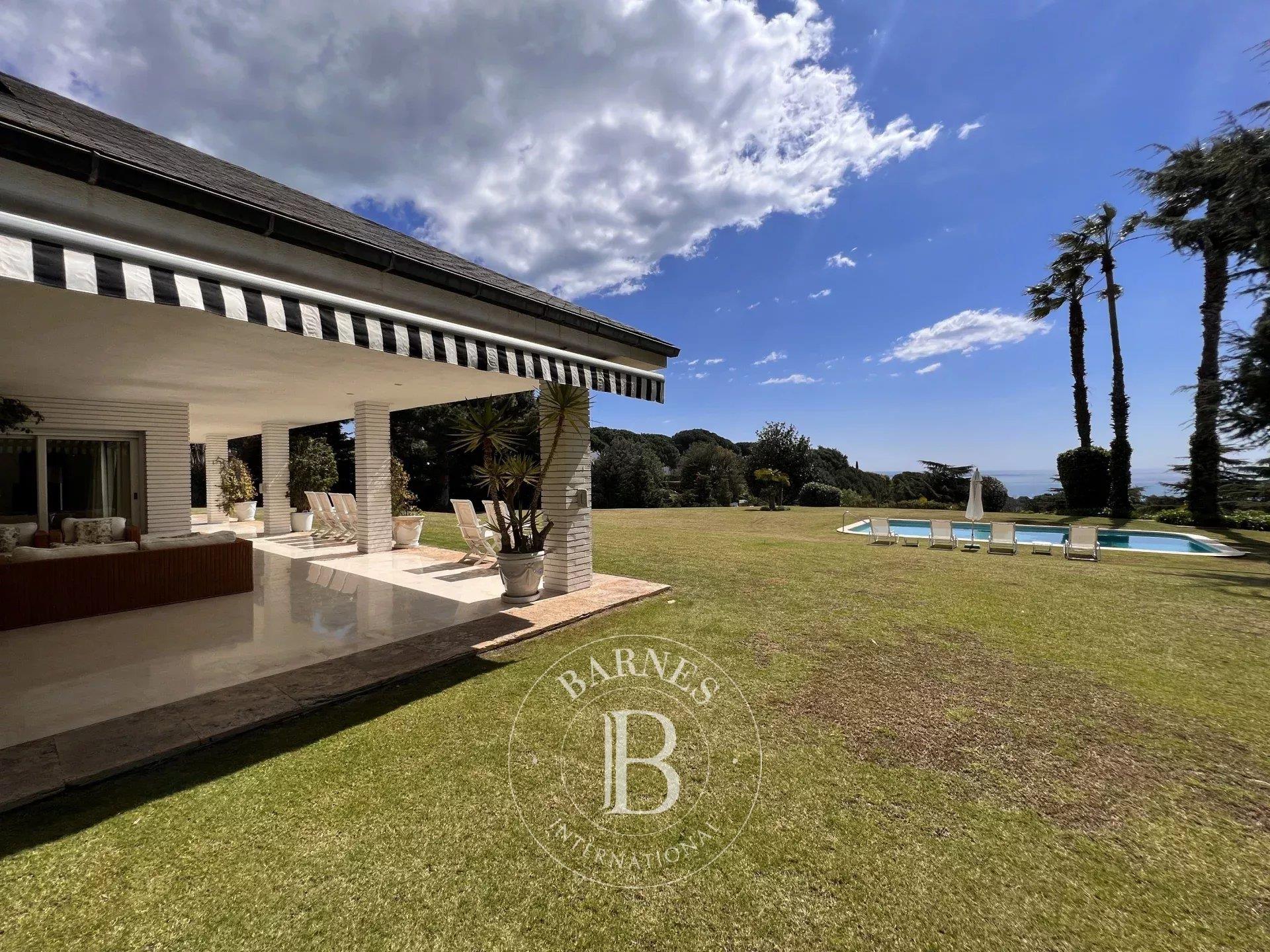 Villa with sea views for sale in Sant Andreu de Llavaneres.