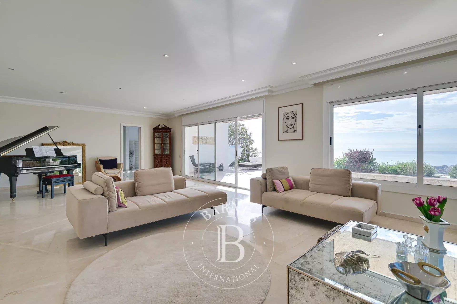 Spectacular Mediterranean villa of 630 square meters in Cabrils, 25 minutes from Barcelona.