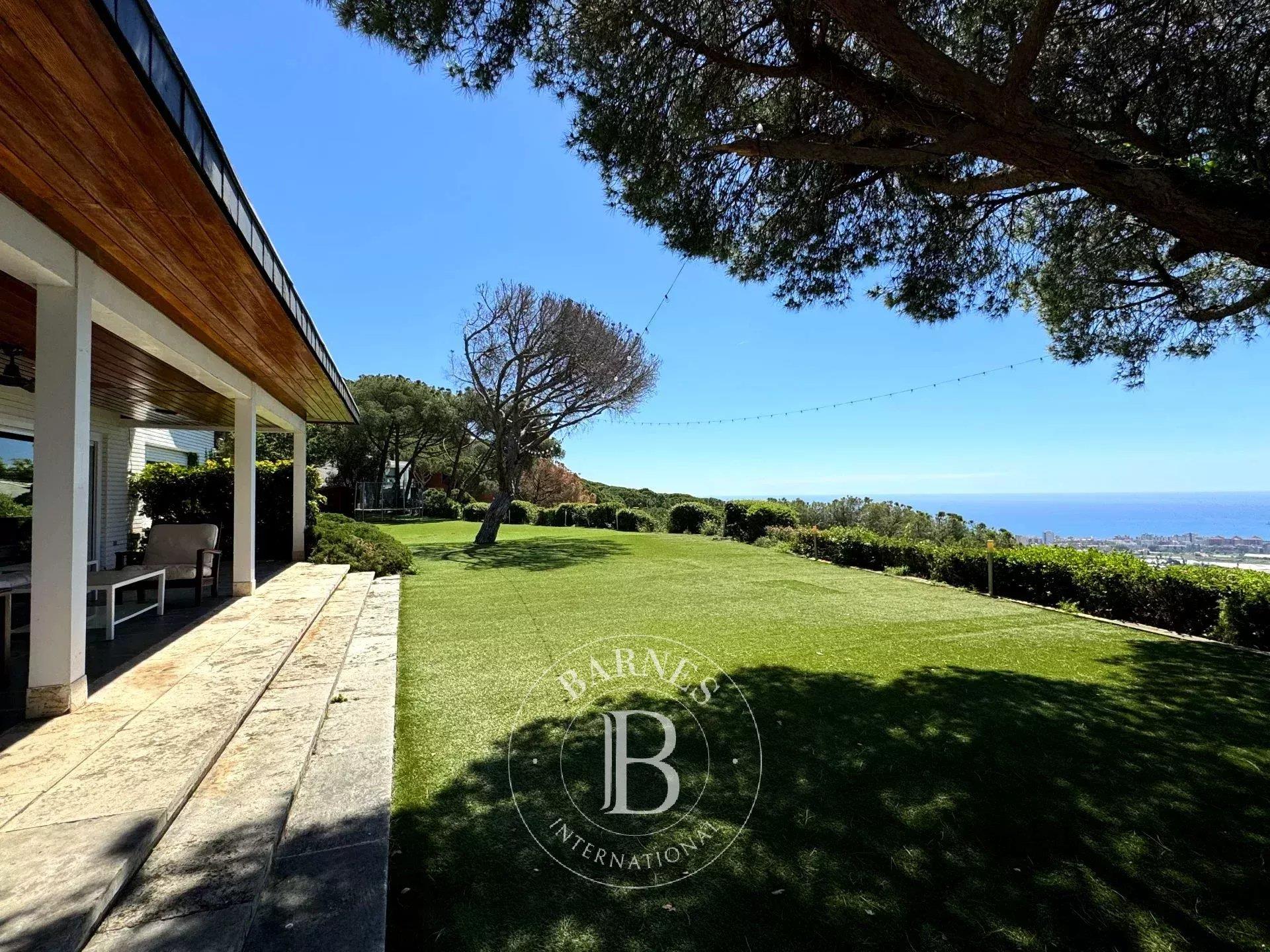 Exclusive property with sea views