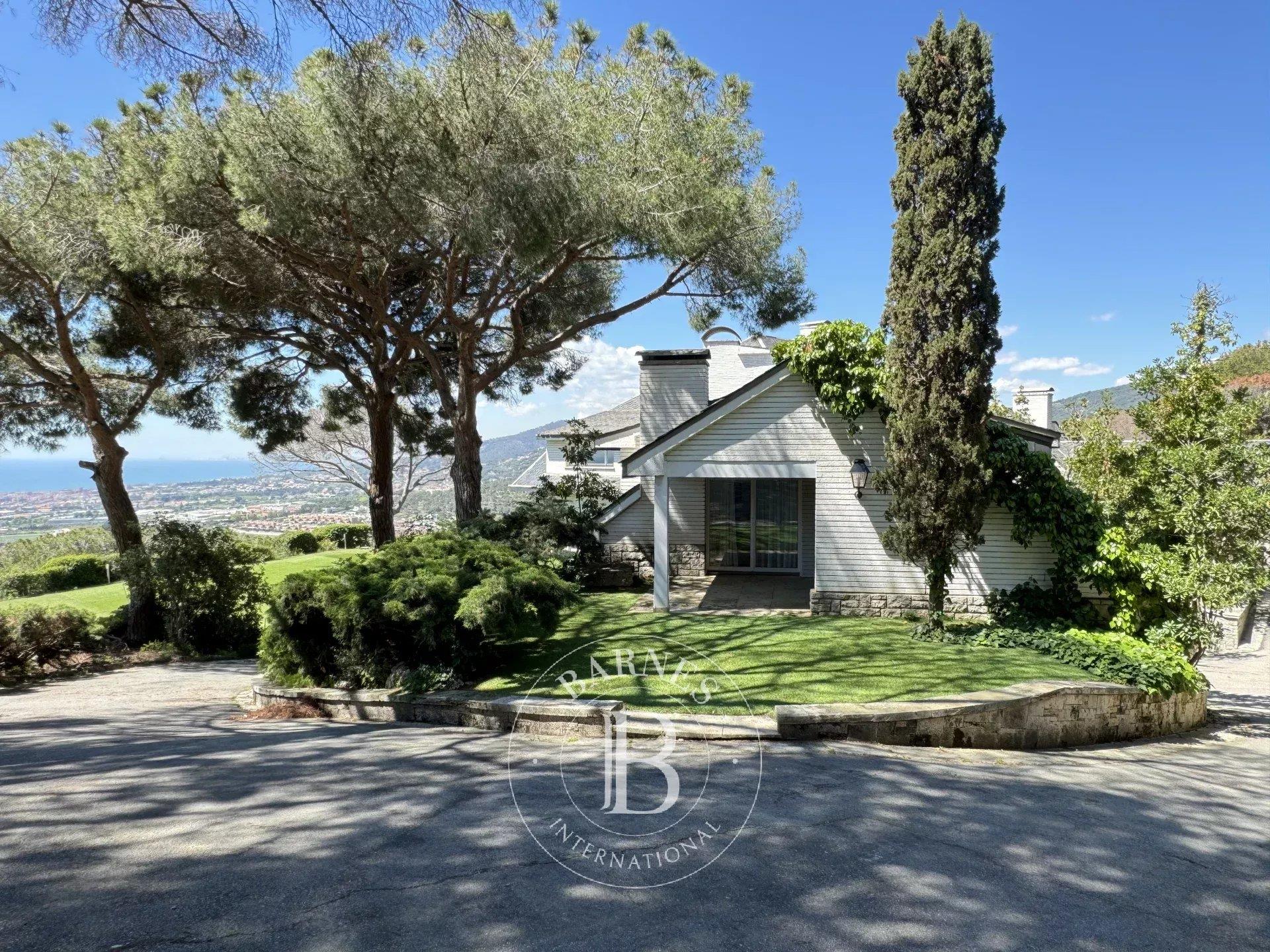 Exclusive property with sea views