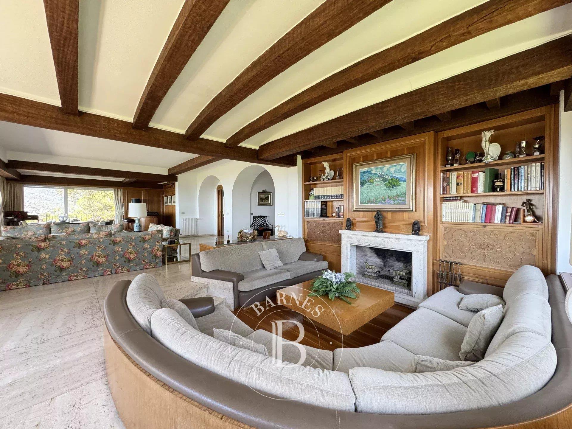 Exclusive property with sea views