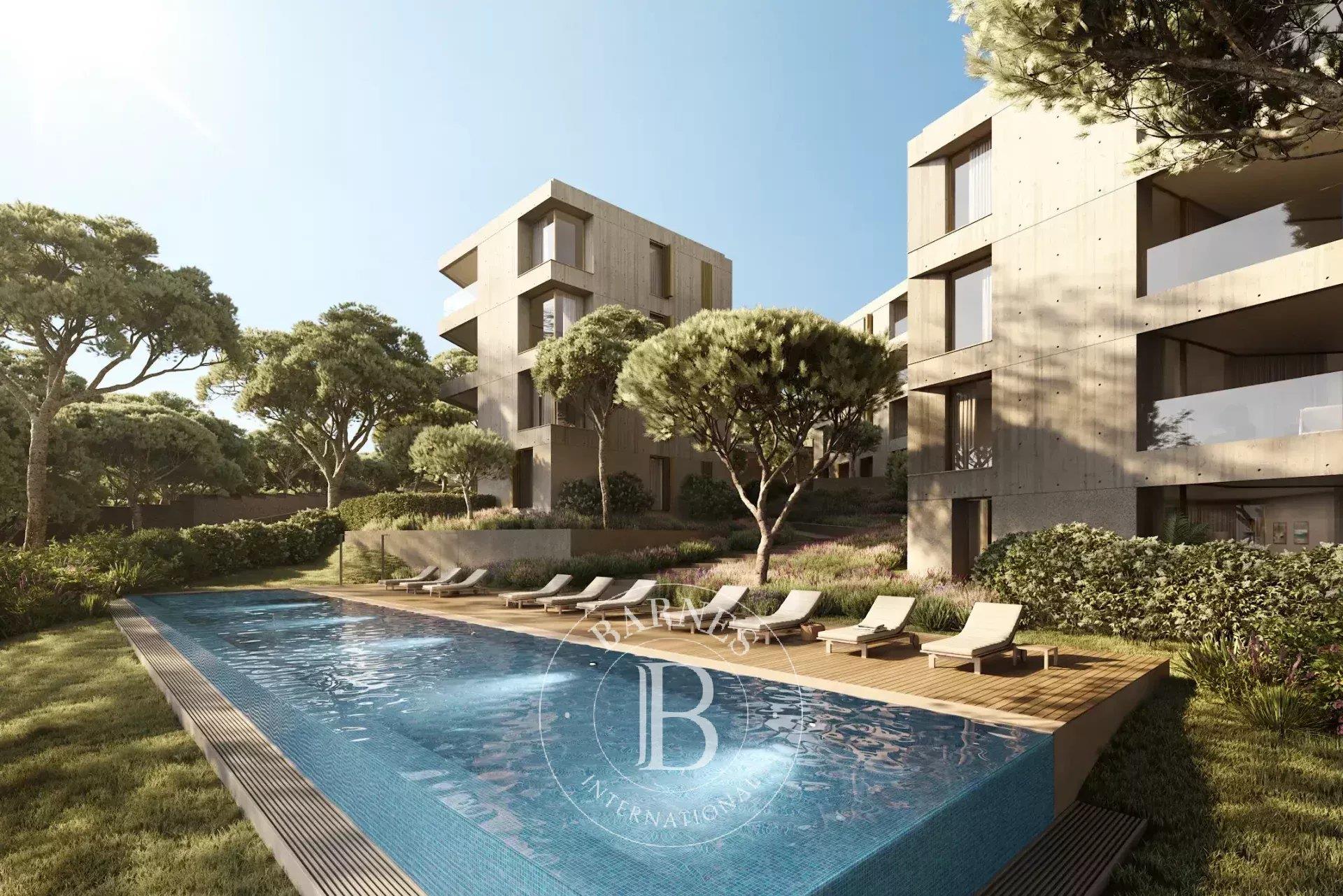 Spacious first line apartment with panoramic sea views and one minute from the beach in S'Agaro, Cos