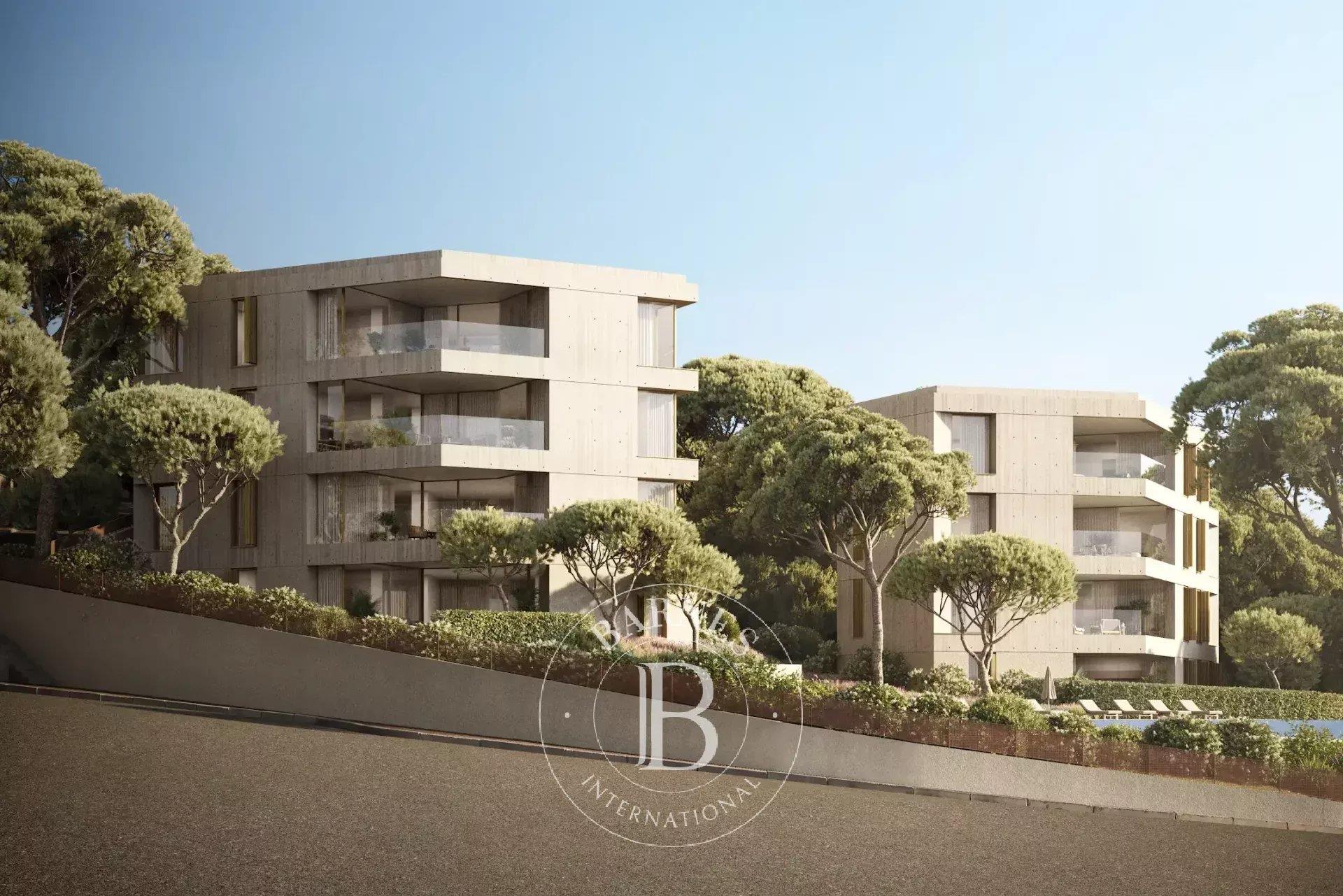 Spacious first line apartment with panoramic sea views and one minute from the beach in S'Agaro, Cos