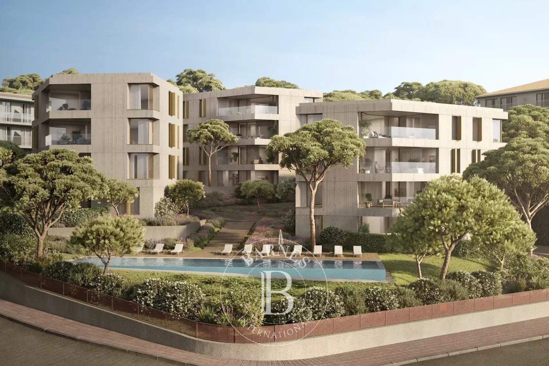 Spacious first line apartment with panoramic sea views and one minute from the beach in S'Agaro, Cos