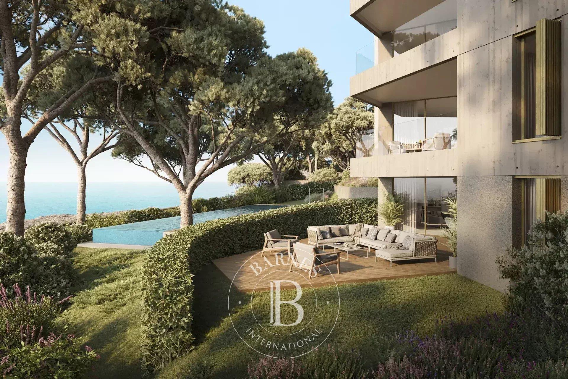 Spacious first line apartment with panoramic sea views and one minute from the beach in S'Agaro, Cos