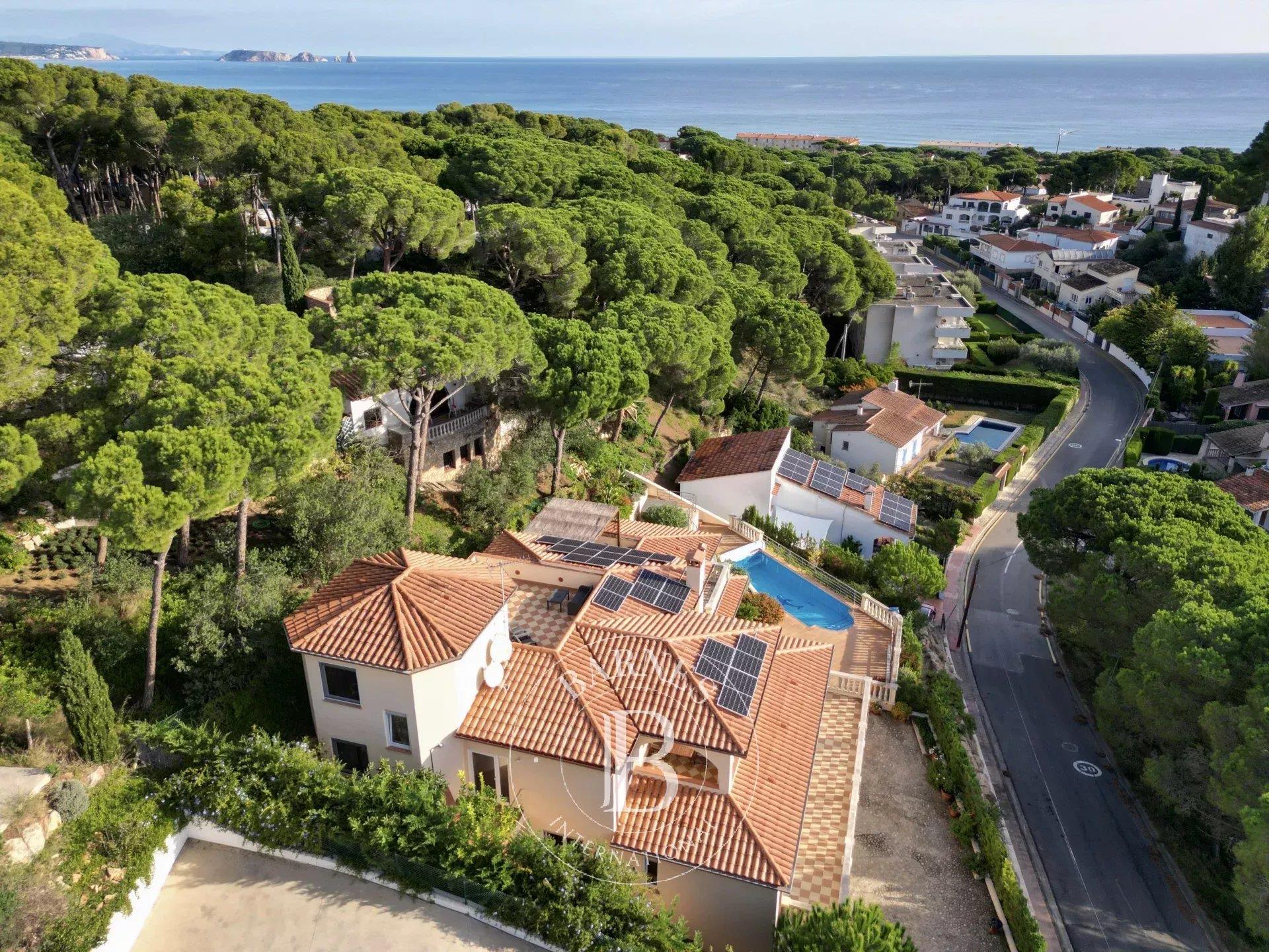 Contemporary villa with sea views in Pals, Costa Brava