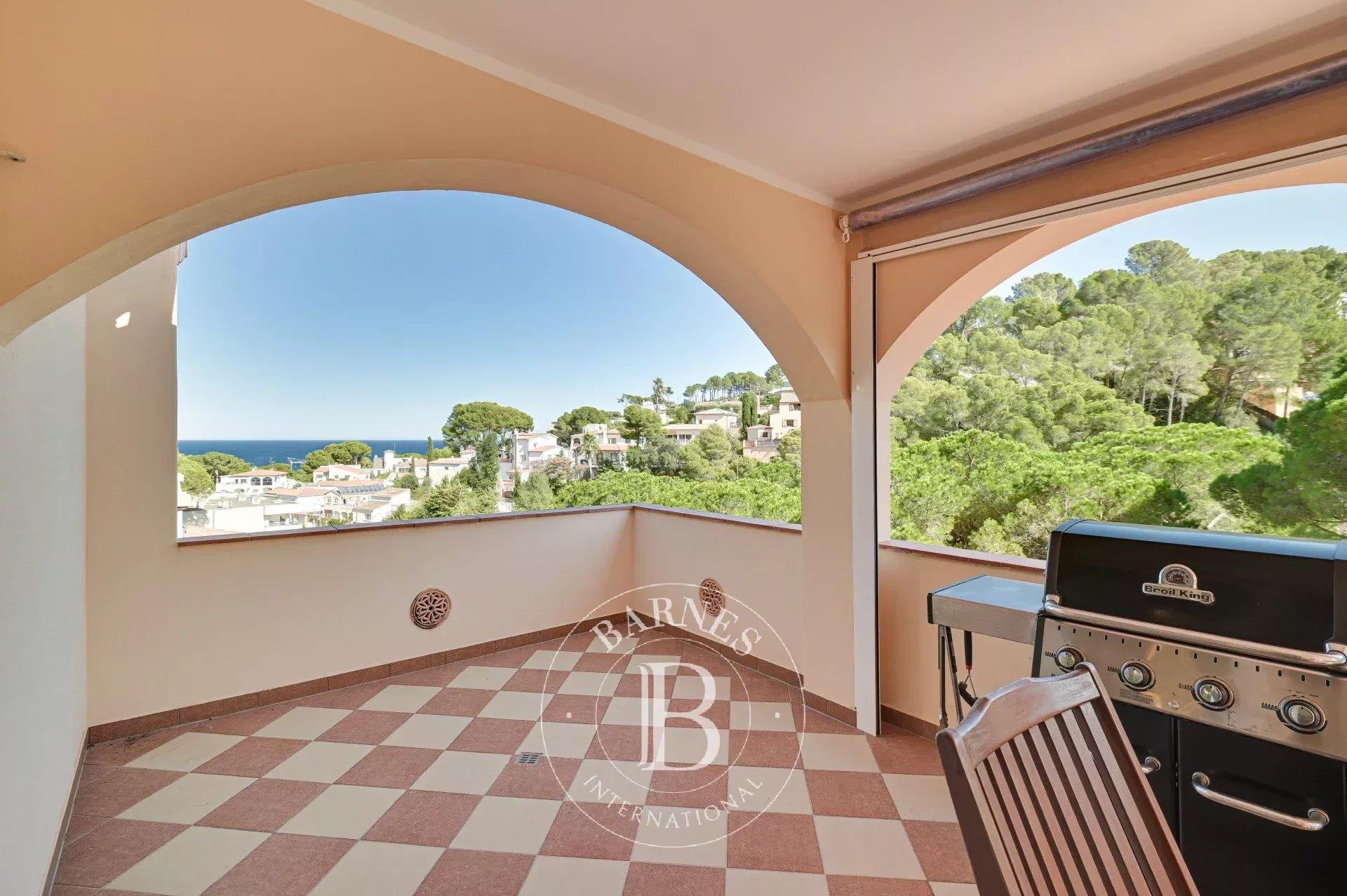 Contemporary villa with sea views in Pals, Costa Brava