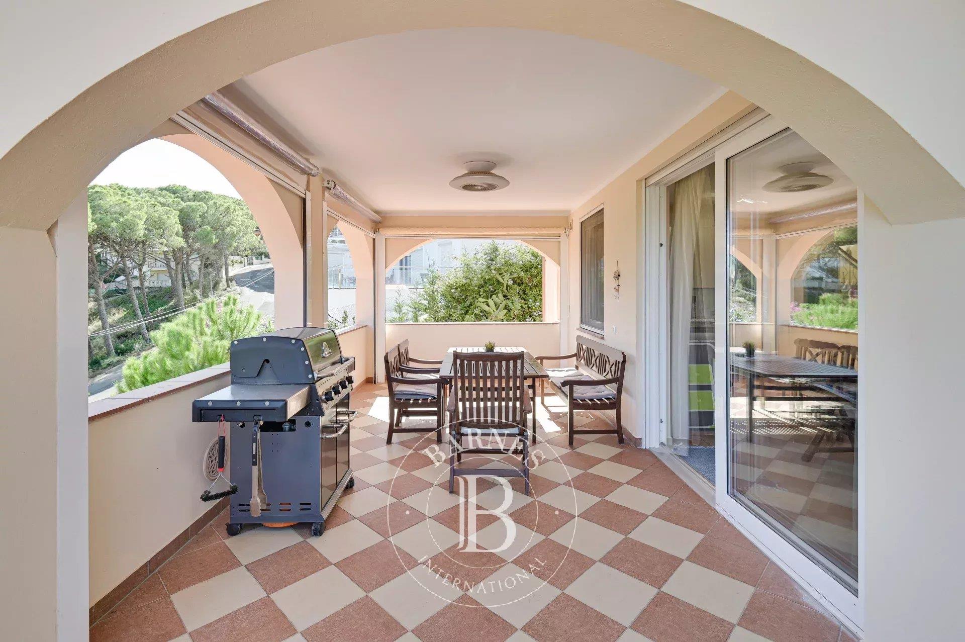 Contemporary villa with sea views in Pals, Costa Brava