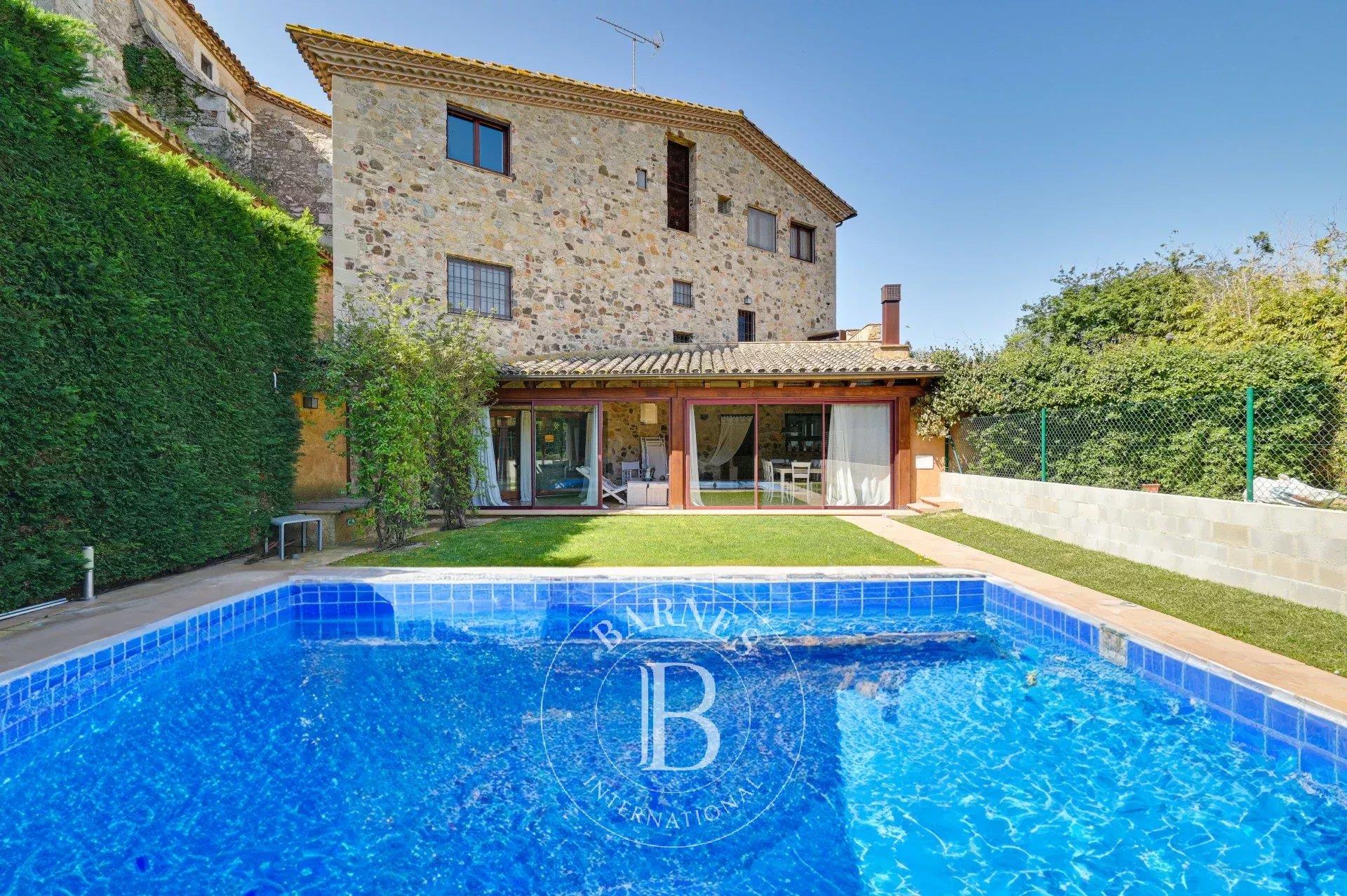 Village House With Swimming Pool And Garden In Torrent, Costa Brava