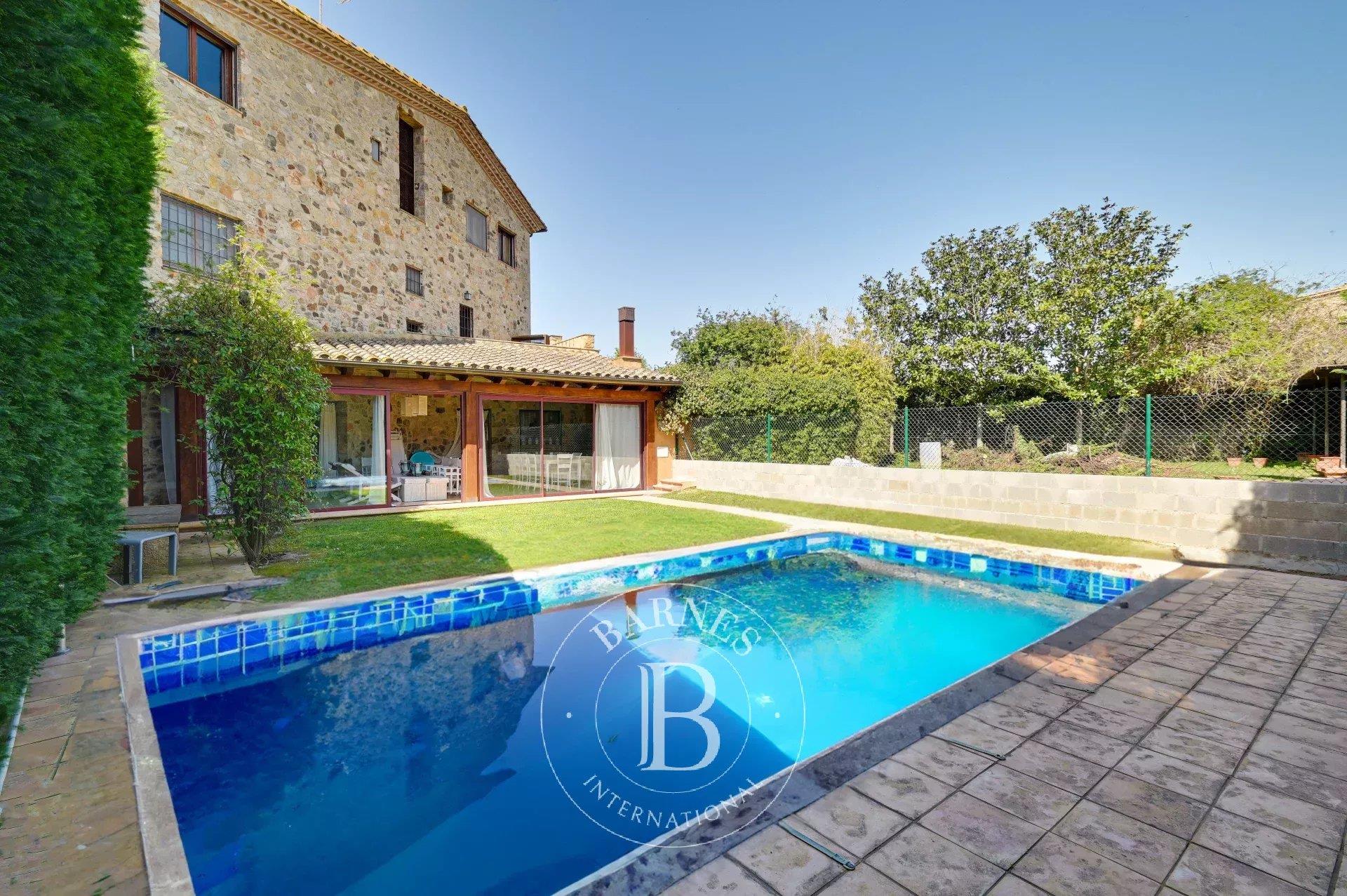 Village House With Swimming Pool And Garden In Torrent, Costa Brava