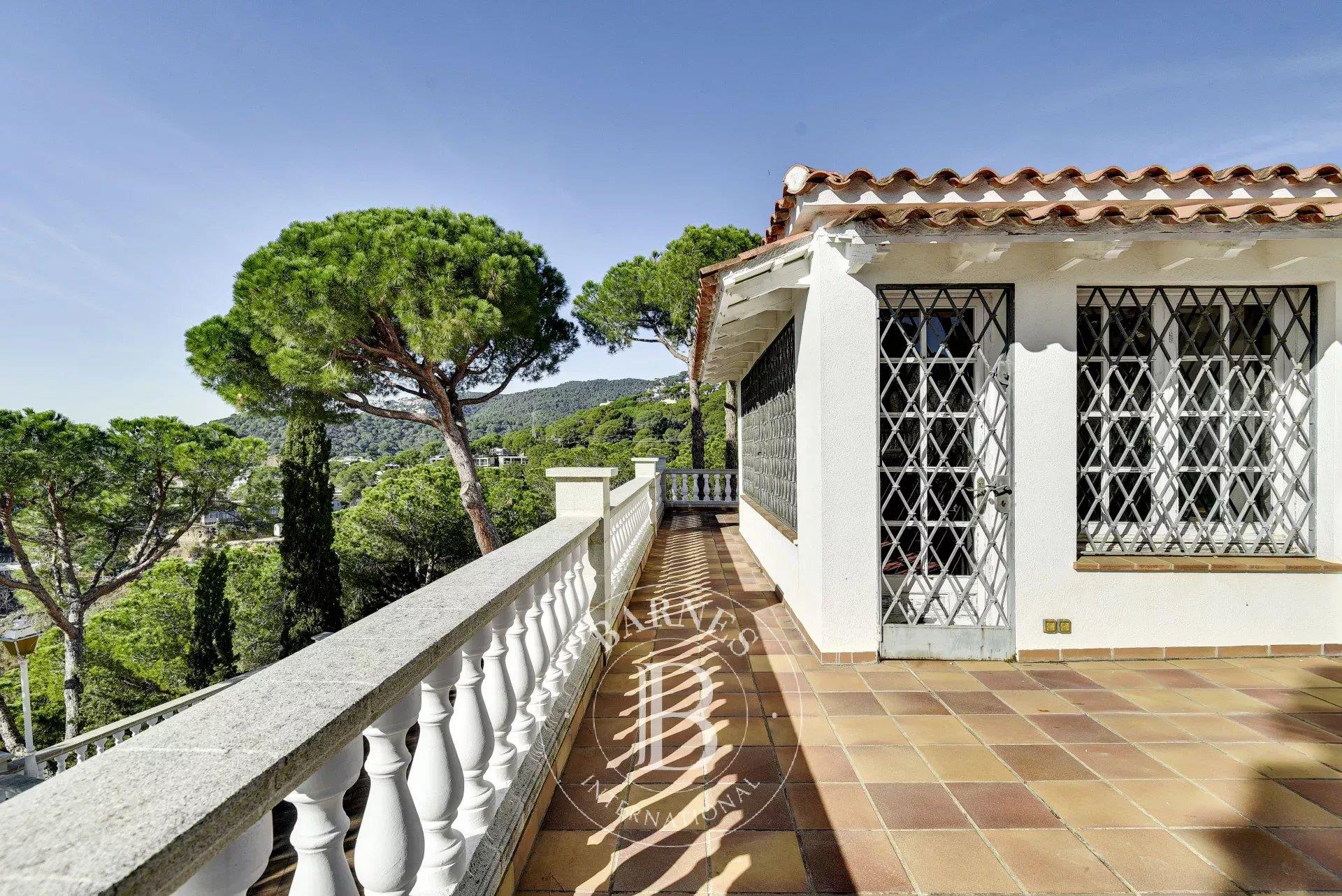 House with privacy to reform