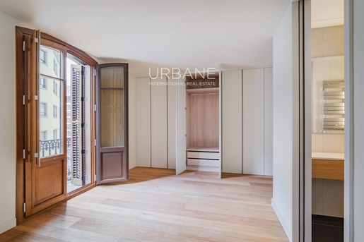 Incredible duplex penthouse with terrace for sale in Eixample