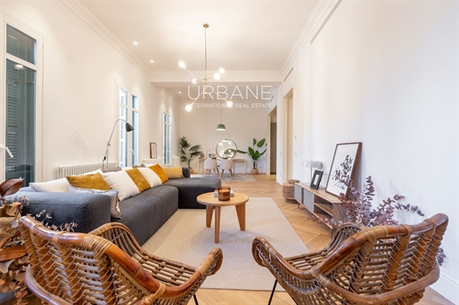 Luxurious 2-Bedroom Flat in Barcelona's Gothic Quarter