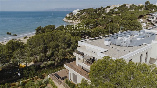 Seafront Paradise II:Exclusive Tarragona Beachfront Apartment with Breathtaking Views.