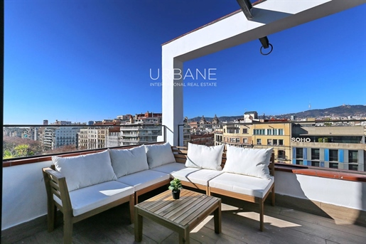 Ático de Lujo en venta de 2 Habitaciones y 2 Baños con Terraza en el Eixample, Barcelona