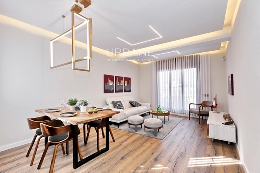 Luxurious 2 Bedroom, 2 Bathroom Penthouse for Sale with Terrace in Eixample, Barcelona