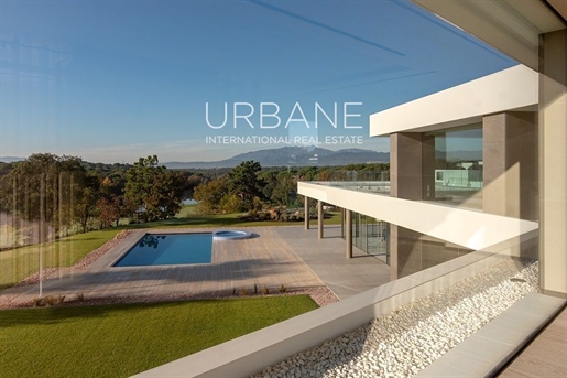 Besitzen Sie eine außergewöhnliche 1300 m2 große Luxusvilla in einem der besten Golfresorts Spaniens