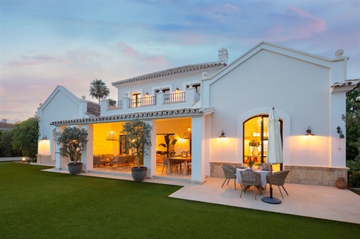 Detached Villa en venta en El Paraiso, Estepona