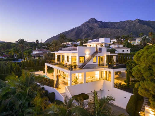 Detached Villa for sale in Nagüeles, Marbella