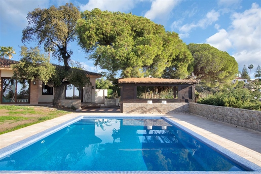 Detached Villa en venta en Elviria, Marbella