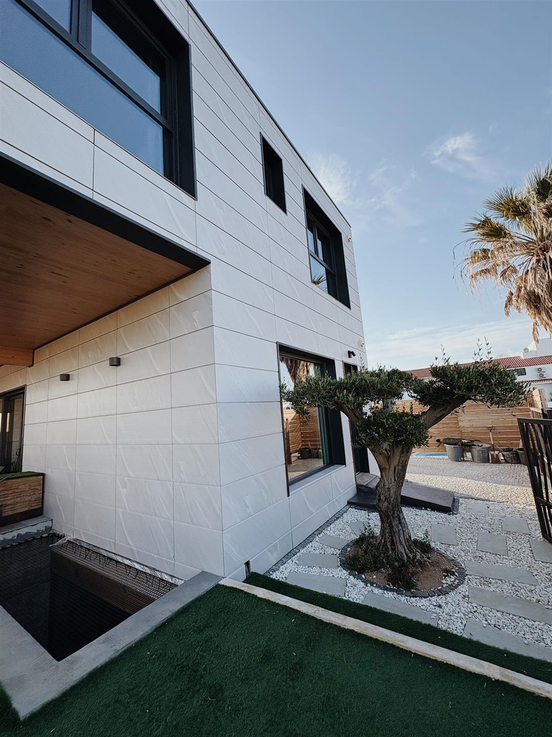 Modern Family Home in the Heart of Sagres