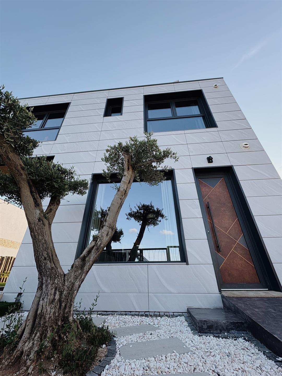 Modern Family Home in the Heart of Sagres