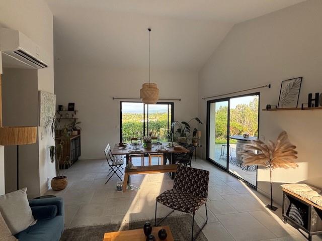 Casa nova mobilada com vista panorâmica, terraço e pérgula bioclimática