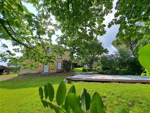 Haus mit Pool und Blick auf die Pyrenäen