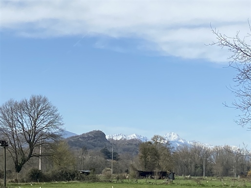 Corp de ferme de plain pied rénové avec vue sur les Pyrénées