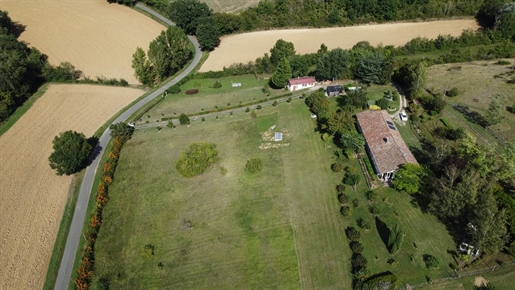 Lovely farmhouse with 11 acres of land, pool, gîte and mountainview