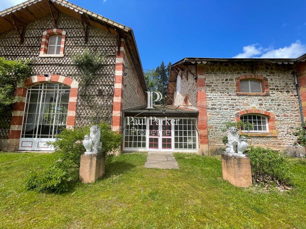 Château and vast spaces for receptions in the heart of Southern Burgundy