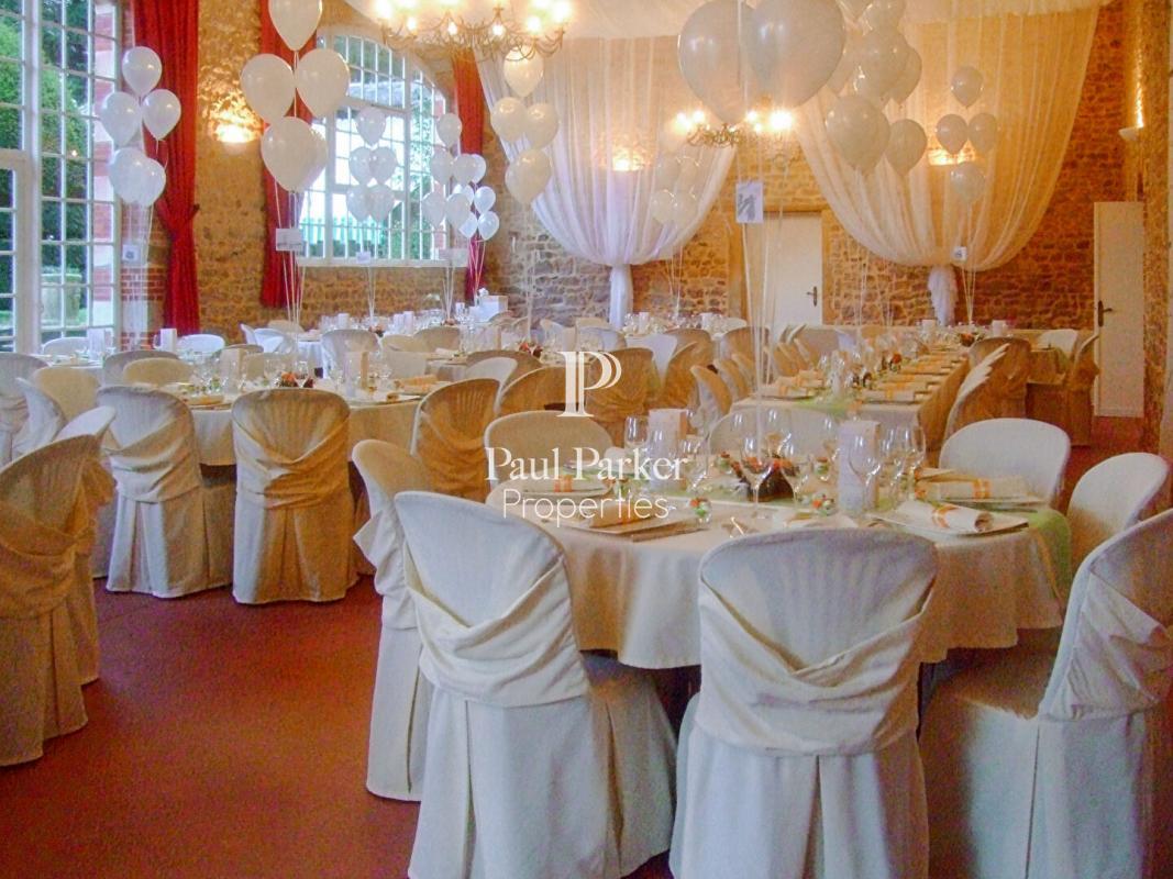 Château and vast spaces for receptions in the heart of Southern Burgundy