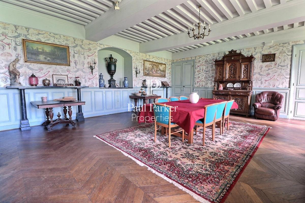 Château and vast spaces for receptions in the heart of Southern Burgundy