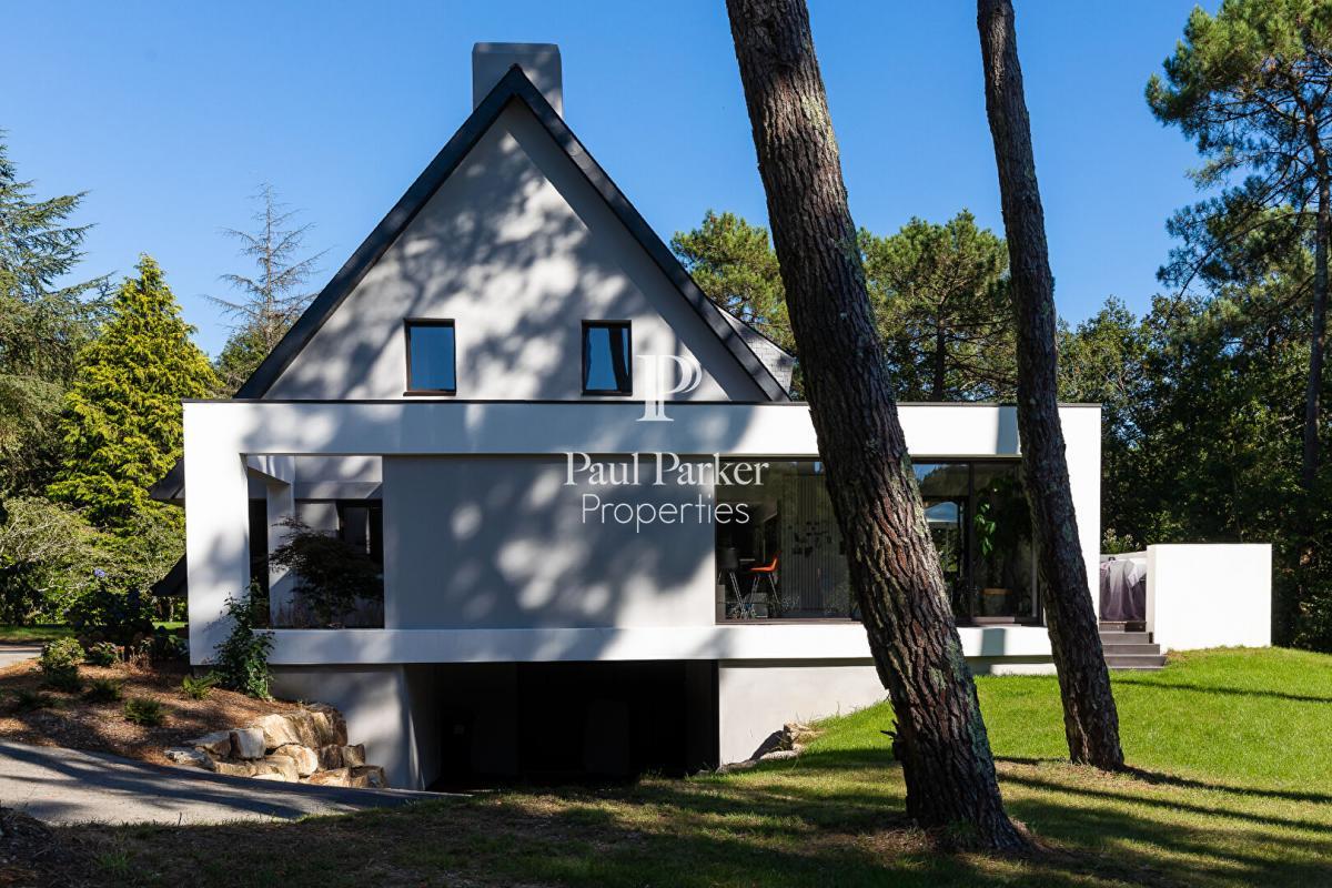 Architect-Designed Home with Heated Pool ? A Refined Retreat on the Edge of Vannes