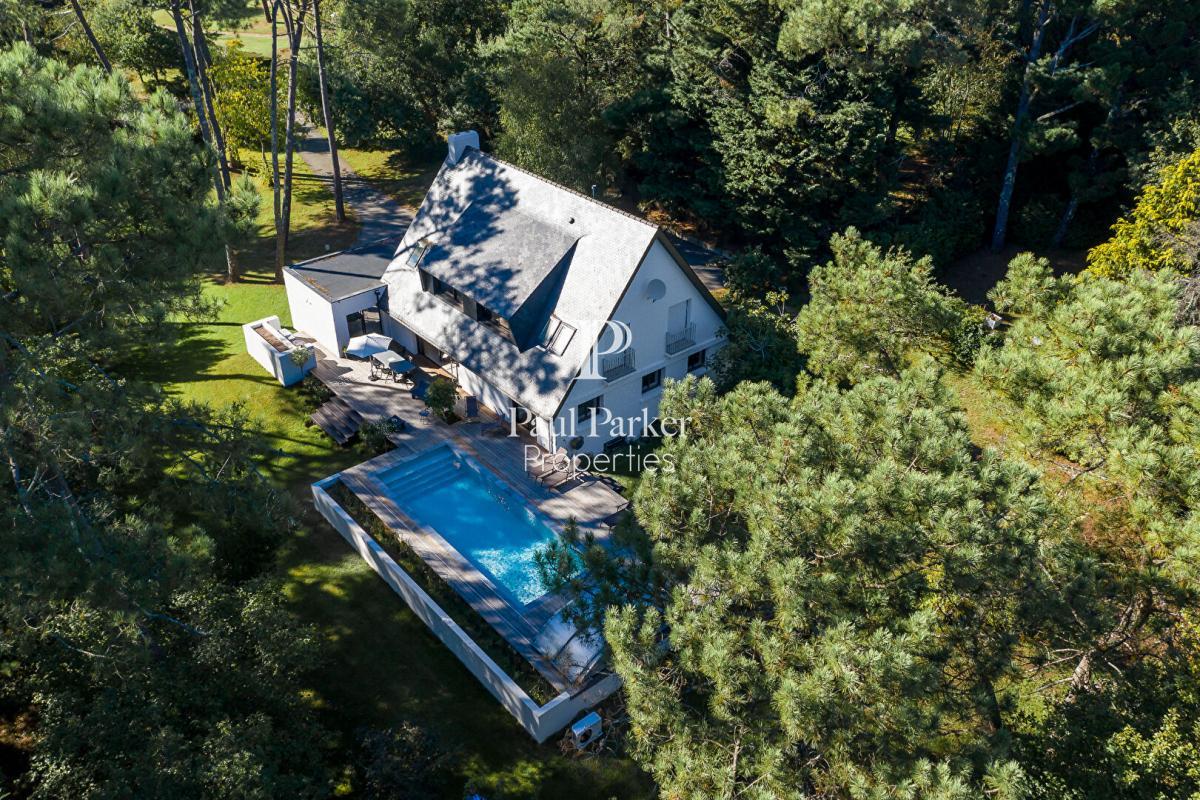Architect-Designed Home with Heated Pool ? A Refined Retreat on the Edge of Vannes