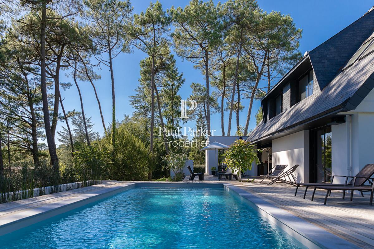 Architect-Designed Home with Heated Pool ? A Refined Retreat on the Edge of Vannes