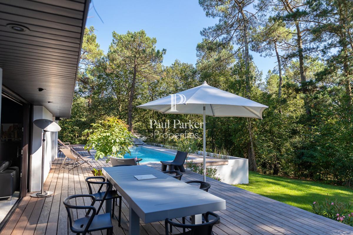 Architect-Designed Home with Heated Pool ? A Refined Retreat on the Edge of Vannes