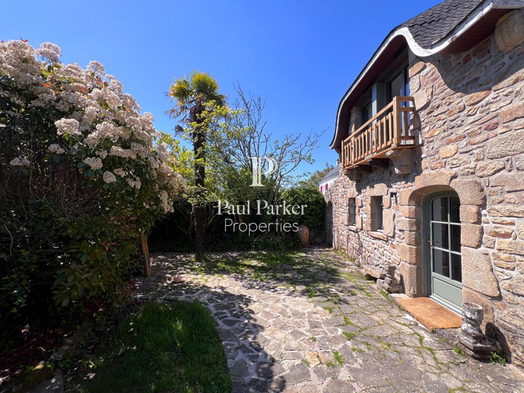 Under Offer - Family house in Baden in the Gulf of Morbihan - 7 rooms 152 m2