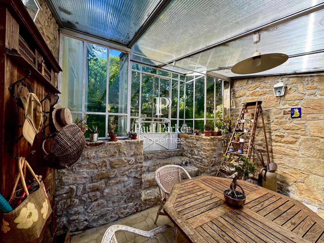 Charmantes Steinhaus aus dem Jahr 1827, seitdem sorgfältig renoviert und regelmäßig verbessert, in e