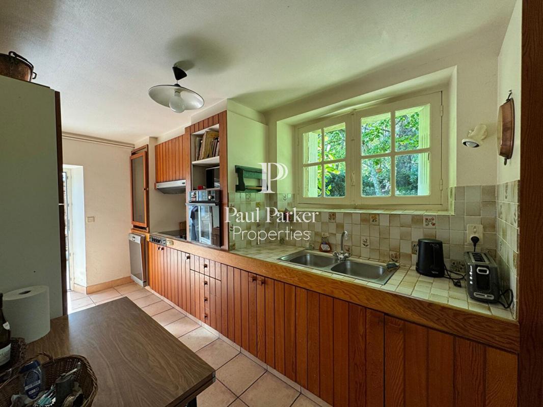 Charmantes Steinhaus aus dem Jahr 1827, seitdem sorgfältig renoviert und regelmäßig verbessert, in e