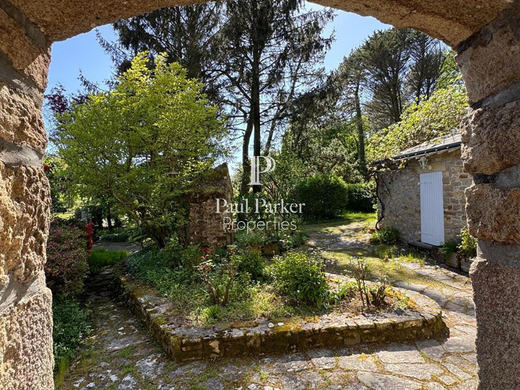 Charmantes Steinhaus aus dem Jahr 1827, seitdem sorgfältig renoviert und regelmäßig verbessert, in e