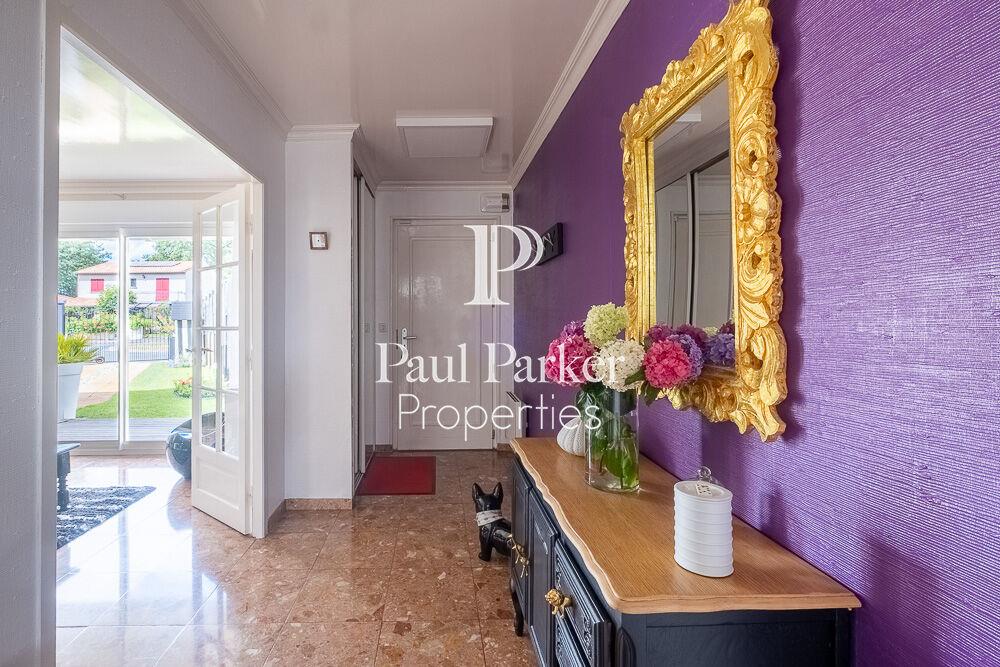 Magnificent Family House With 4 Bedrooms, Garden And Large Pool