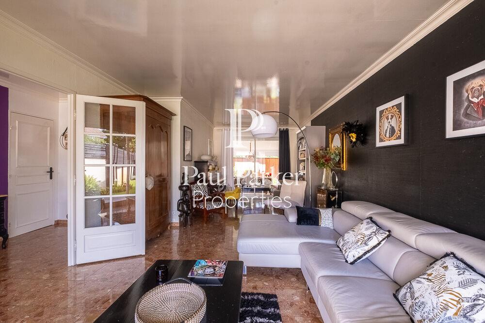 Magnificent Family House With 4 Bedrooms, Garden And Large Pool