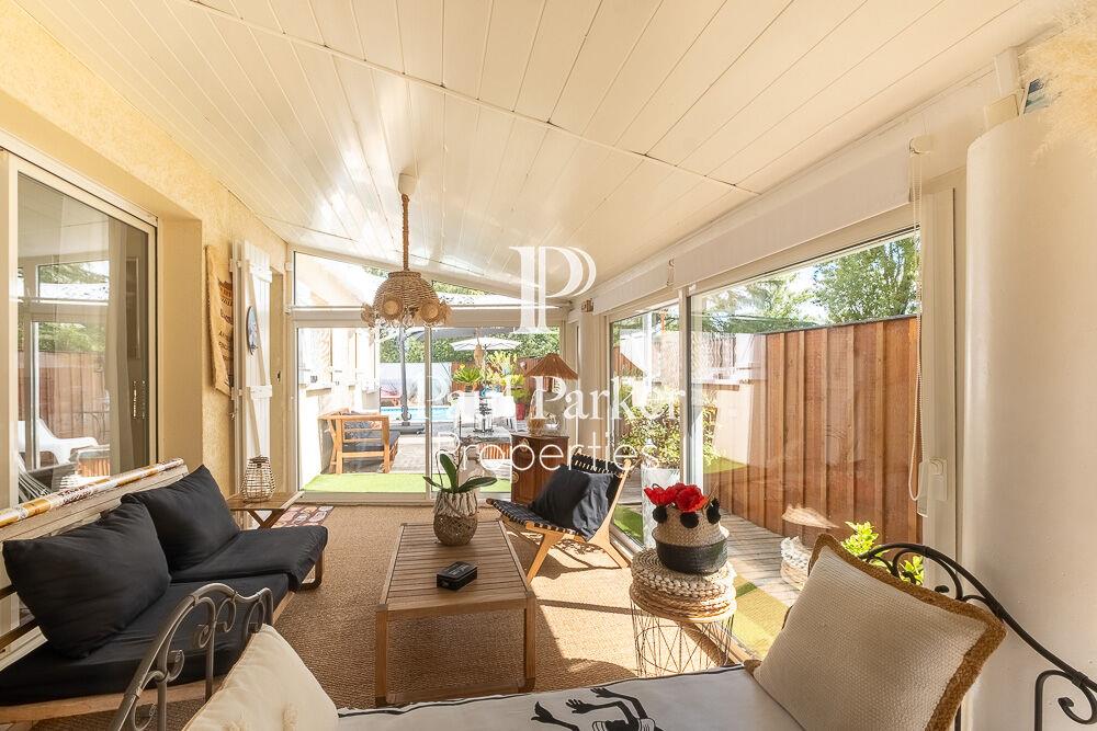 Magnificent Family House With 4 Bedrooms, Garden And Large Pool