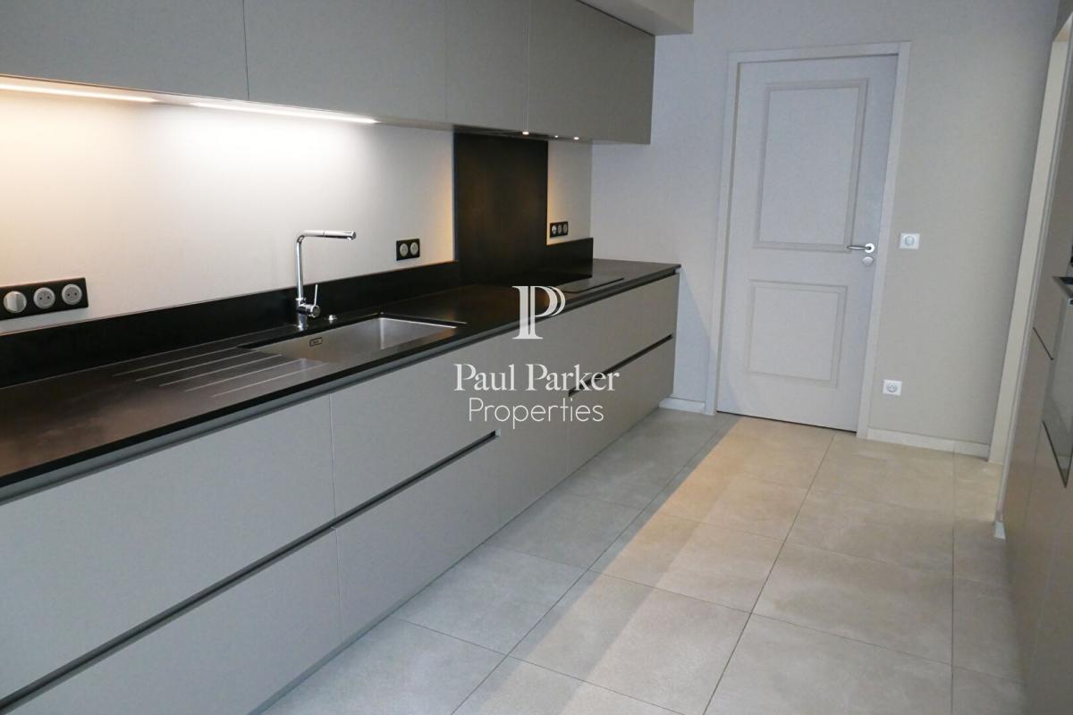 Le Bouscat Exceptional Duplx With Garden And Garage