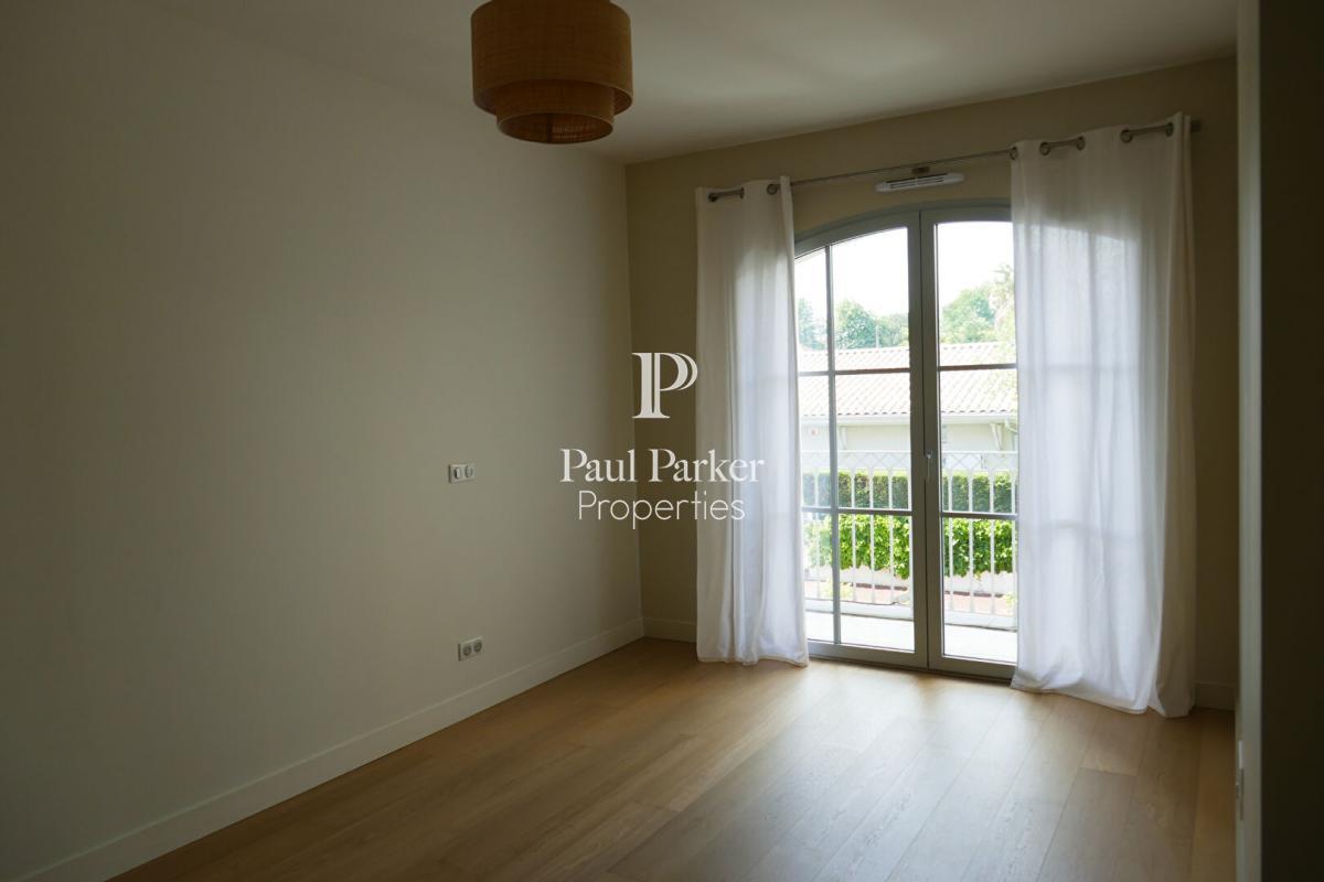 Le Bouscat Exceptional Duplx With Garden And Garage