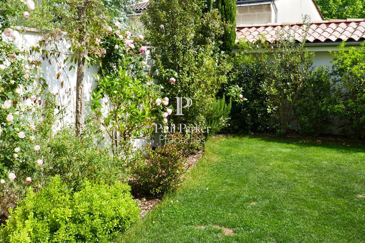 Le Bouscat Exceptional Duplx With Garden And Garage