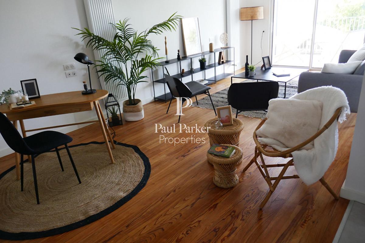 Mérignac St Augustin exceptional investment Fully renovated building with terrace, garden and garage